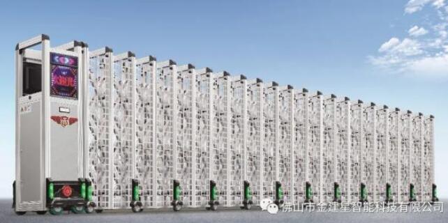 建星380A3伸縮門， 一扇為院校定制的門