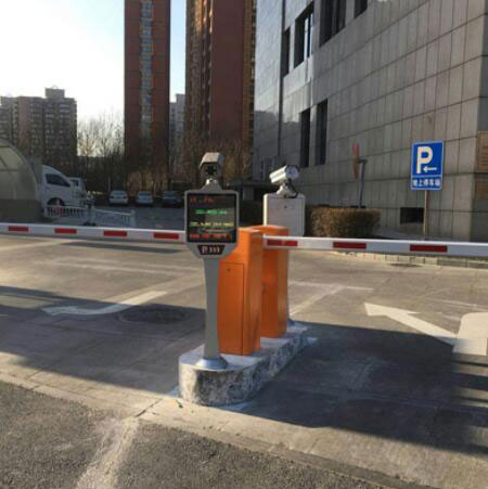 北京豐和大廈車牌識別系統(tǒng)案例 - 中出網-智能出入口與停車充電門戶