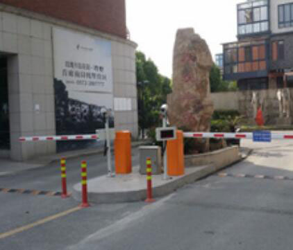 湖州南潯玫瑰半島花園車牌識(shí)別系統(tǒng)案例 - 中出網(wǎng)-智能出入口與停車充電門戶