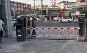 安慶市懷寧縣人民法院道閘案例 - 中出網(wǎng)-智能出入口與停車充電門戶