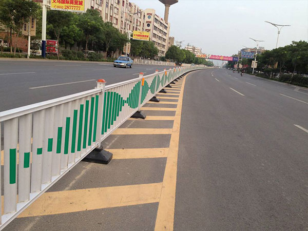 道路隔離護(hù)欄1