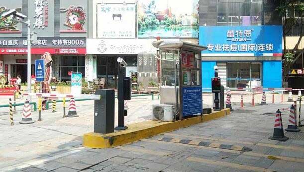 廣東肇慶海倫堡廣場(chǎng)車牌識(shí)別系統(tǒng)案例 - 中出網(wǎng)-智能出入口與停車充電門戶