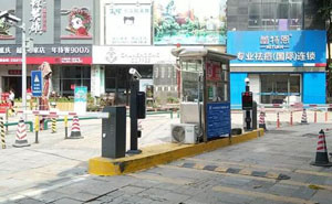 廣東肇慶海倫堡廣場(chǎng)車牌識(shí)別系統(tǒng)案例