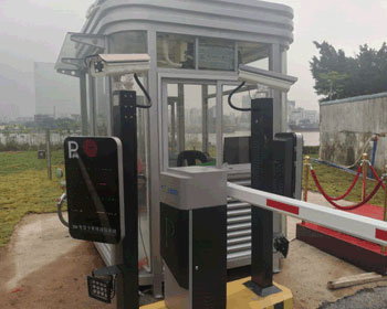 廣州醫(yī)藥港三進(jìn)三出車牌識別系統(tǒng)案例 - 中出網(wǎng)-智能出入口與停車充電門戶