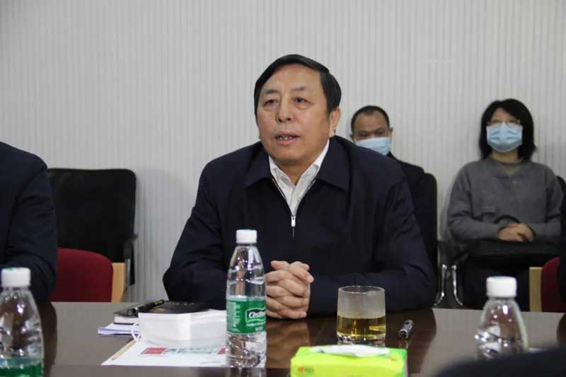 南昌市政協(xié)主席周關在座談會上發(fā)言