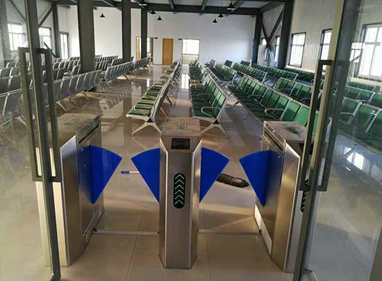 湖北省荊州市安通駕校通道閘案例 - 中出網(wǎng)-智能出入口與停車(chē)充電門(mén)戶