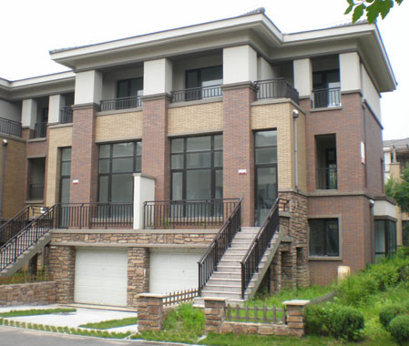 沈陽九如溪谷別墅-車庫門案例 - 中出網(wǎng)-智能出入口與停車充電門戶