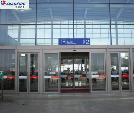 首都機(jī)場(chǎng)航站樓-自動(dòng)門(mén)案例 - 中出網(wǎng)-智能出入口與停車(chē)充電門(mén)戶(hù)