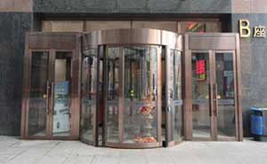 沈陽財富大廈-旋轉(zhuǎn)門案例 - 中出網(wǎng)-智能出入口與停車充電門戶