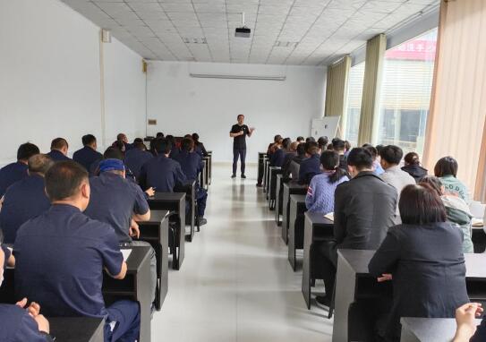 董事長兼總經(jīng)理周國青先生發(fā)言