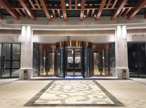 高端、大氣、上檔次的旋轉(zhuǎn)門集各種優(yōu)點于一身