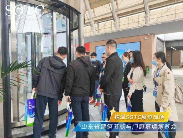 展箱回縮不夾人自動旋轉(zhuǎn)門