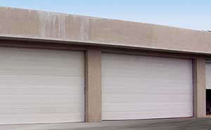 大連機場工業(yè)門案例