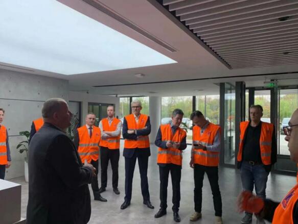 霍曼常熟工廠總監(jiān)Mario Bock先生及霍曼上海分公司總經(jīng)理王晟雪在現(xiàn)場迎候與會人員