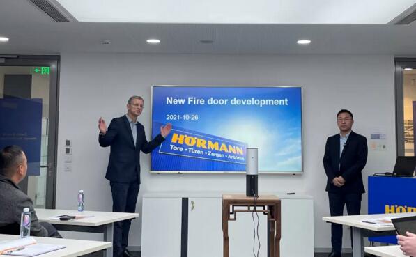 霍曼北京工廠產(chǎn)品經(jīng)理向參會者詳細(xì)介紹了霍曼新防火門的性能和特點