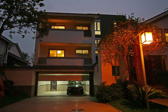 上海凱誠(chéng)世華家苑車庫(kù)門案例 - 中出網(wǎng)-智能出入口與停車充電門戶