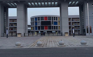 重慶銅梁區(qū)立新小學(xué)校伸縮門工程案例 - 中出網(wǎng)-智能出入口與停車充電門戶