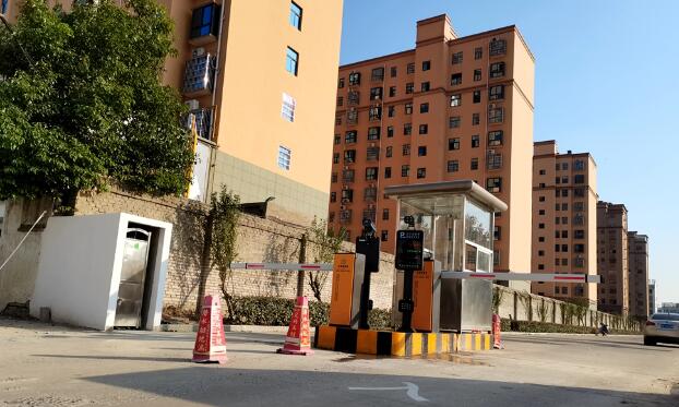 車牌識別-淮濱縣人民醫(yī)院 - 中出網(wǎng)-智能出入口與停車充電門戶