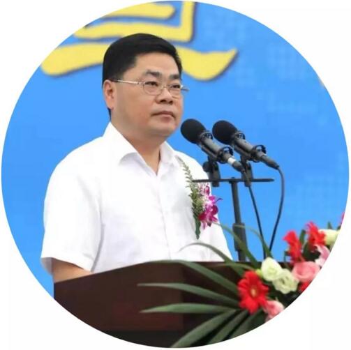 政協(xié)上興鎮(zhèn)工委主任易仁亮主持奠基儀式