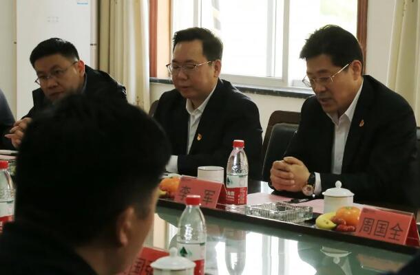 圖片中天鋼鐵集團(tuán)執(zhí)行董事、副總裁、黨委副書(shū)記、工會(huì)主席李軍致辭