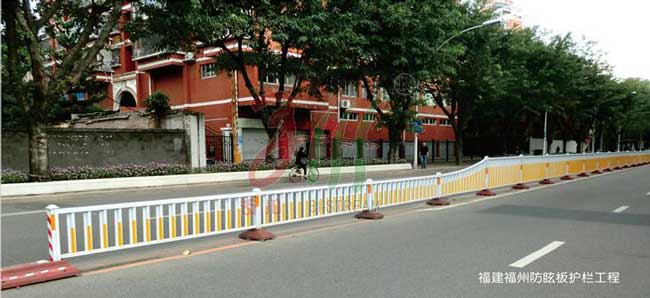 福建福州防眩板護(hù)欄工程 - 中出網(wǎng)-智能出入口與停車(chē)充電門(mén)戶