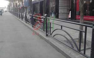 連云港東海縣道路邊緣護(hù)欄工程 - 中出網(wǎng)-智能出入口與停車充電門戶