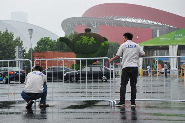 2014南京青奧會(huì)護(hù)欄案例 - 中出網(wǎng)-智能出入口與停車充電門戶