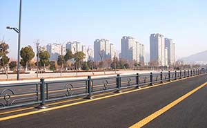 連云港城市家具護(hù)欄案例 - 中出網(wǎng)-智能出入口與停車(chē)充電門(mén)戶