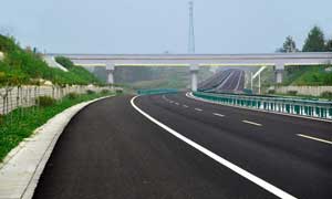 陜西省西臨路翻新熱鍍鋅+浸塑護欄案例