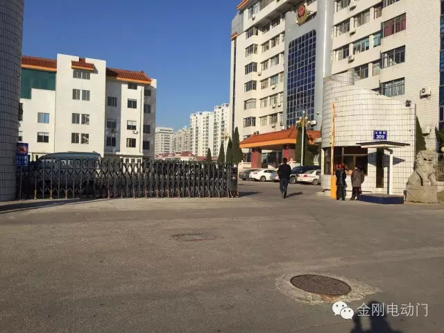 煙臺萊山公安局伸縮門工程案例 - 中出網-智能出入口與停車充電門戶