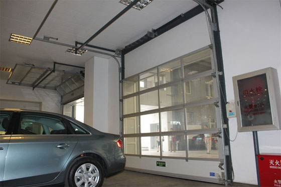 佛山勝達汽英菲尼迪4S店快速門案例 - 中出網(wǎng)-智能出入口與停車充電門戶