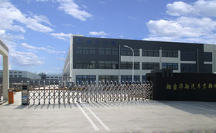 煙臺華翔汽車零部件有限公司伸縮門工程案例 - 中出網(wǎng)-智能出入口與停車充電門戶