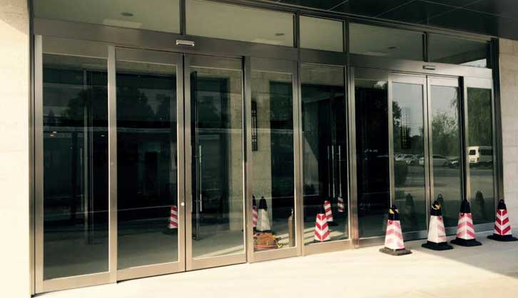 浙江平湖酒店自動(dòng)門案例 - 中出網(wǎng)-智能出入口與停車充電門戶