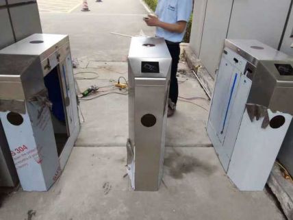 車(chē)庫(kù)出入系統(tǒng)道閘