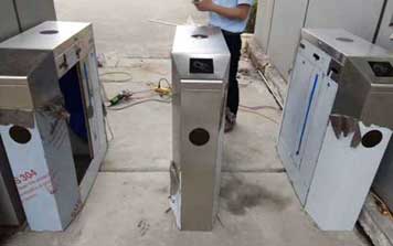 車庫出入系統(tǒng)道閘