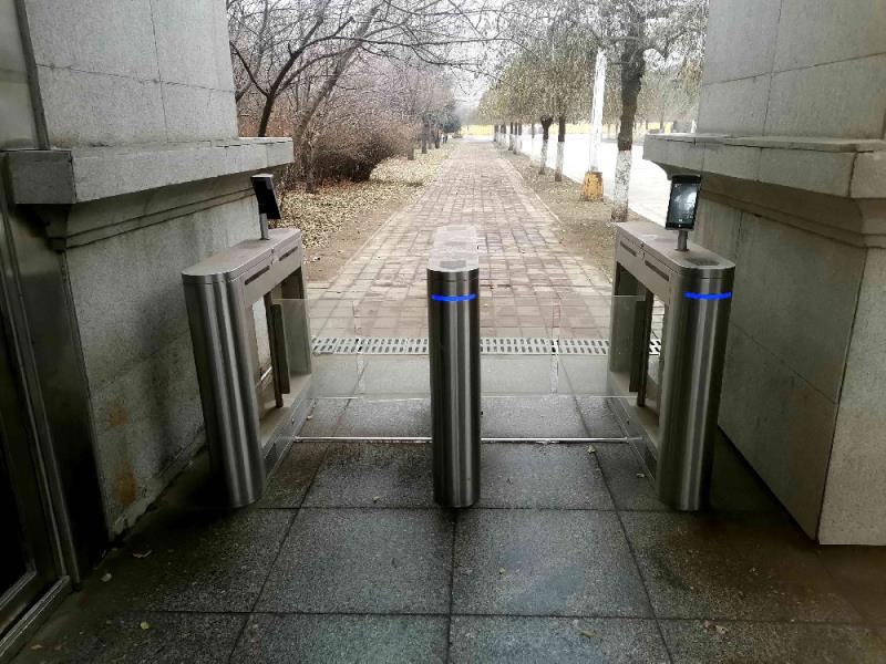 某單位人臉識別通道 - 中出網(wǎng)-智能出入口與停車充電門戶