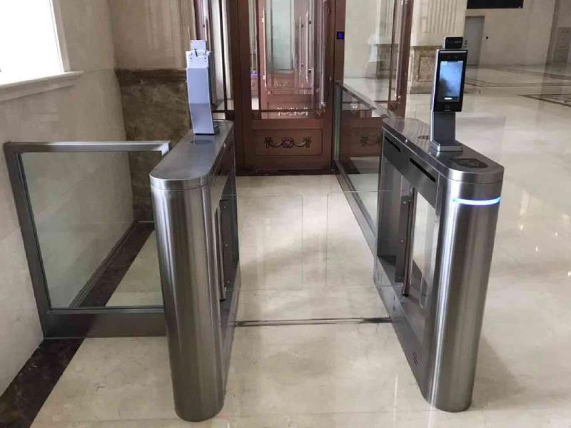 某機關(guān)人臉識別通道 - 中出網(wǎng)-智能出入口與停車充電門戶