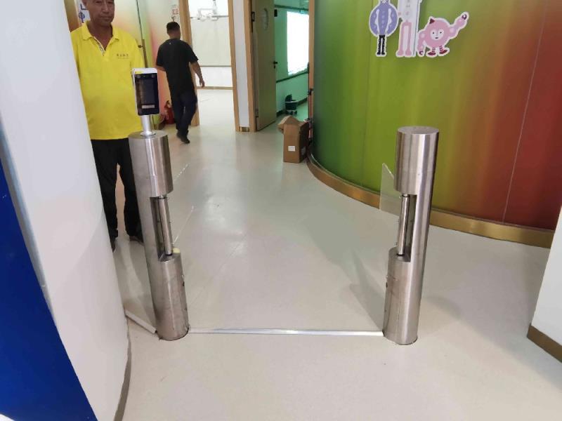 某游樂(lè)場(chǎng)人臉識(shí)別擺閘 - 中出網(wǎng)-智能出入口與停車(chē)充電門(mén)戶(hù)