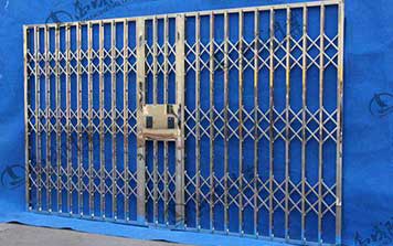 不銹鋼拉閘門(mén)