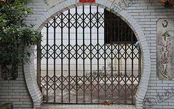 不銹鋼拉閘門(mén)