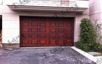實(shí)木鋁合金車(chē)庫(kù)門(mén)