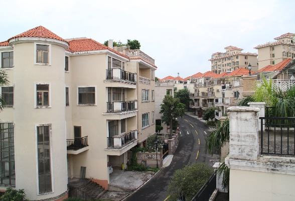 佛山穆天子山莊護(hù)欄案例 - 中出網(wǎng)-智能出入口與停車充電門戶