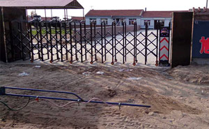 吉林梨樹(shù)伸縮門案例 - 中出網(wǎng)-智能出入口與停車充電門戶