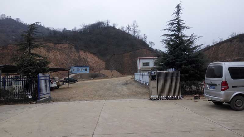 洛寧縣俊德虹宇礦業(yè)伸縮門安裝 - 中出網-智能出入口與停車充電門戶