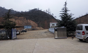 洛寧縣俊德虹宇礦業(yè)伸縮門安裝 - 中出網-智能出入口與停車充電門戶