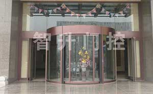 齊都國(guó)際售樓中心旋轉(zhuǎn)門(mén)案例 - 中出網(wǎng)-智能出入口與停車(chē)充電門(mén)戶(hù)