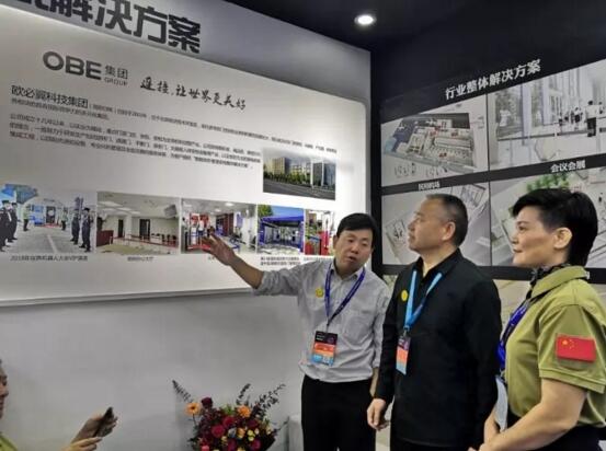 客戶深入了解太赫茲人體安檢設(shè)備、 預(yù)安檢閘機(jī)及“人物同檢”解決方案