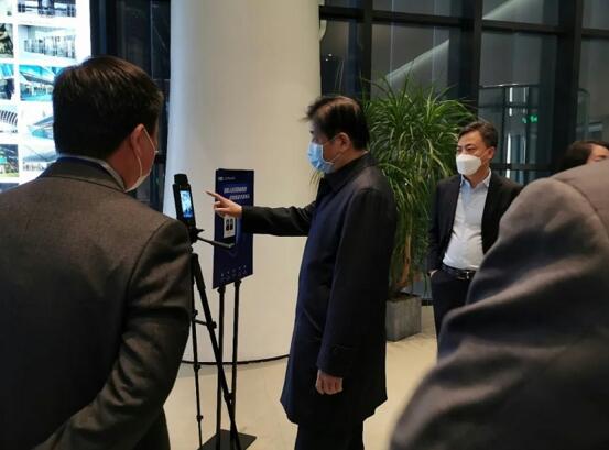 體驗(yàn)人臉識別測溫產(chǎn)品