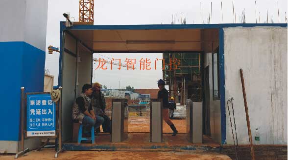 南寧萬科魅力之城二期門禁翼閘案例 - 中出網(wǎng)-智能出入口與停車充電門戶