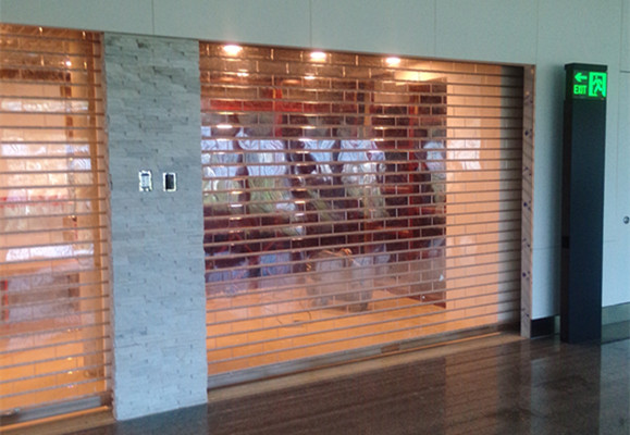 南寧機(jī)場(chǎng)水晶卷簾門(mén)案例 - 中出網(wǎng)-智能出入口與停車(chē)充電門(mén)戶